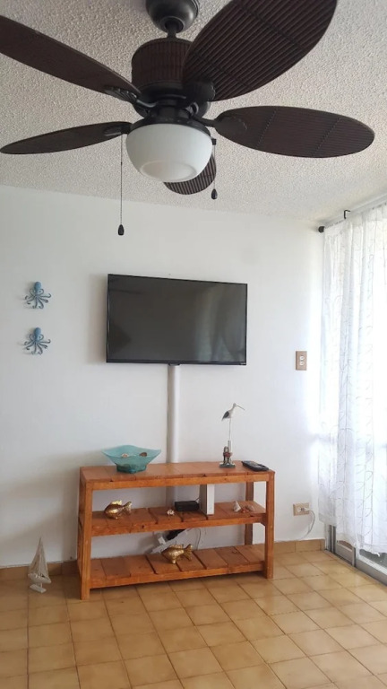 Breathtaking ocean view apt, steps from the beach!