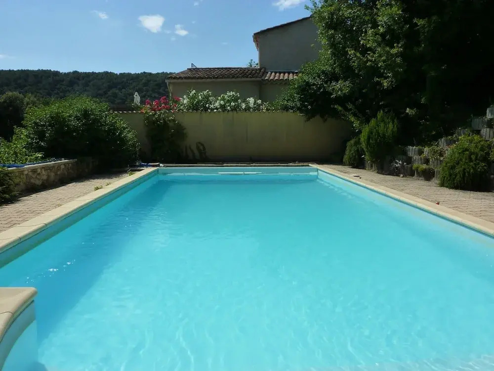 Inviting villa in Saint Paul trois Chateaux with pool
