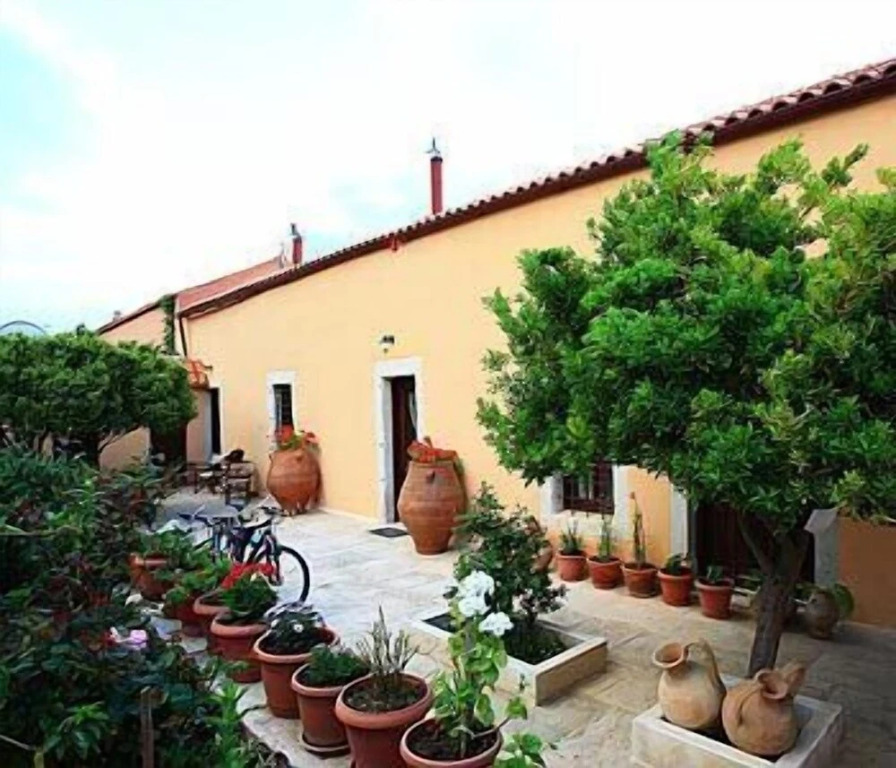 Arhontiko Arhanes Suites