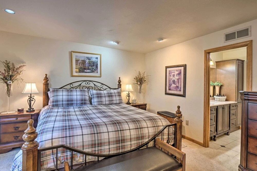 Expansive Mountain Retreat w/ Views of Pikes Peak!