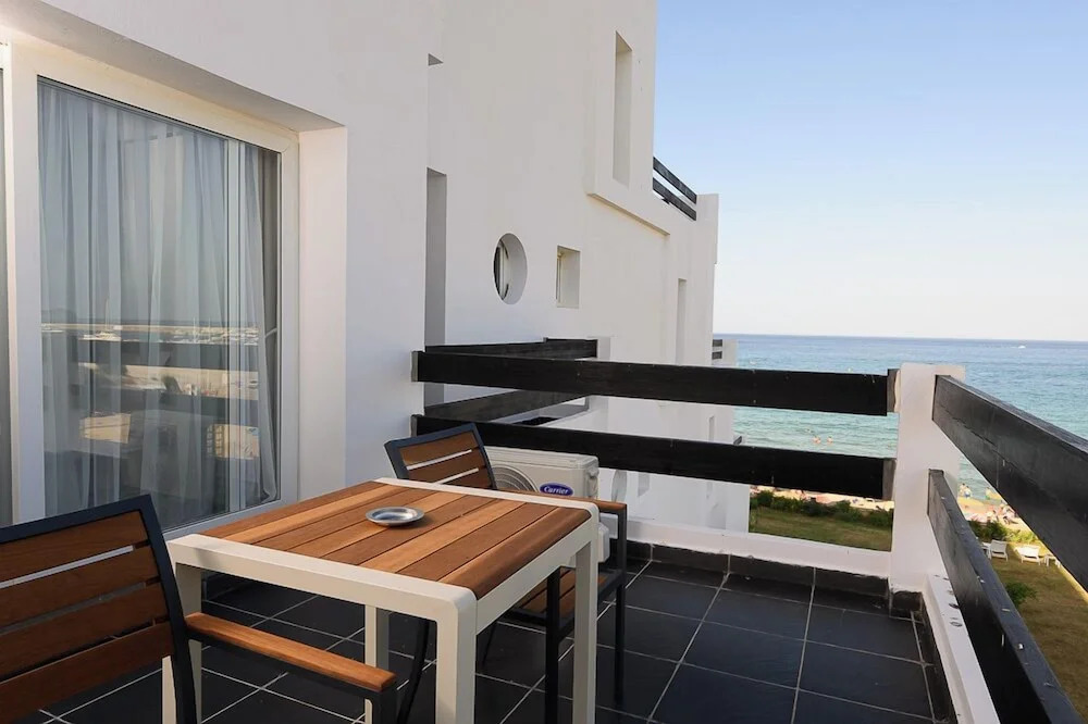 Отель Playa Del Pacha Suites
