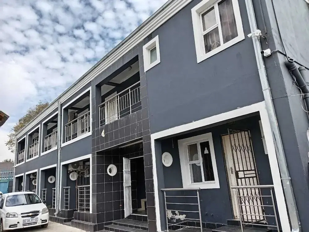 Gold Crown One Bedroom Self-Catering Apartment With NetFlix & YouTube