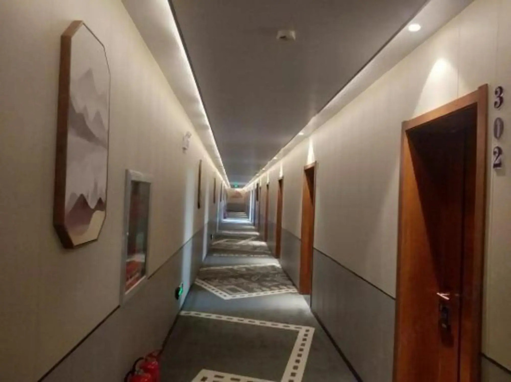 Jiayi Hotel (Xintai Xinwen bus station)