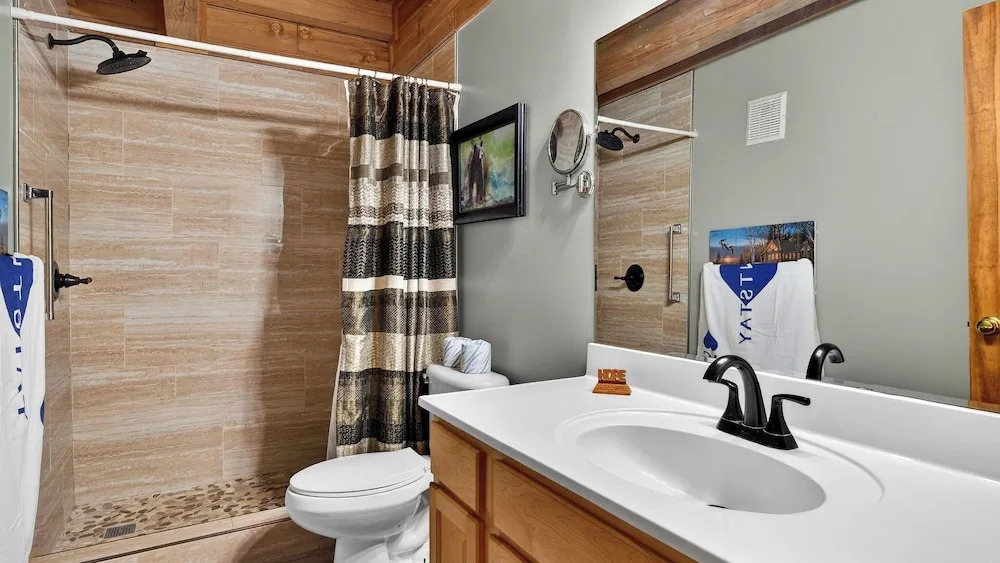 Hot Tub, Game Room & Prime Pigeon Forge Location Big Bear Ridge by Avantstay