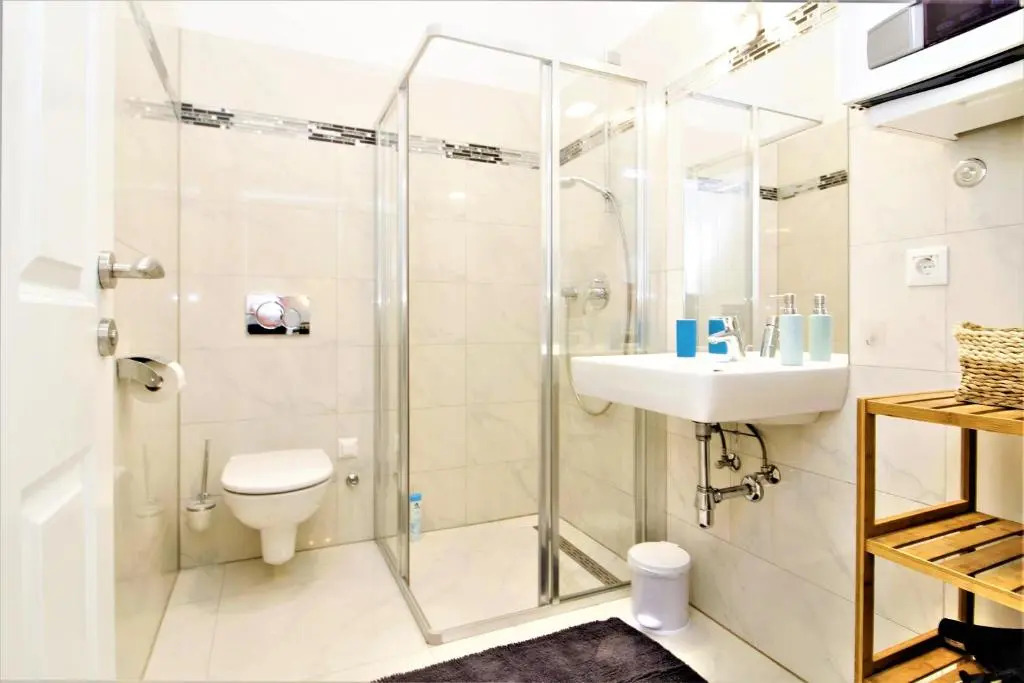 MARINE: Newly renovated 2nd district apartment