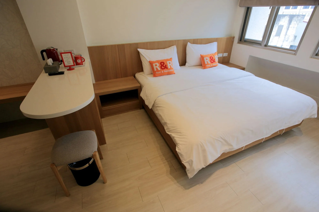 Station 100m B&B
