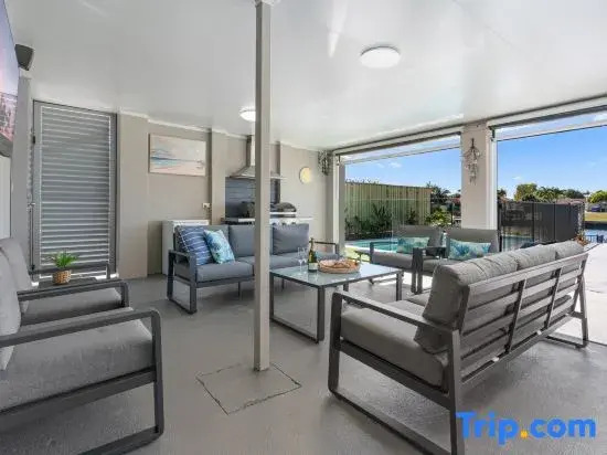 Seanna Blue: Relax & Indulge on the Canal