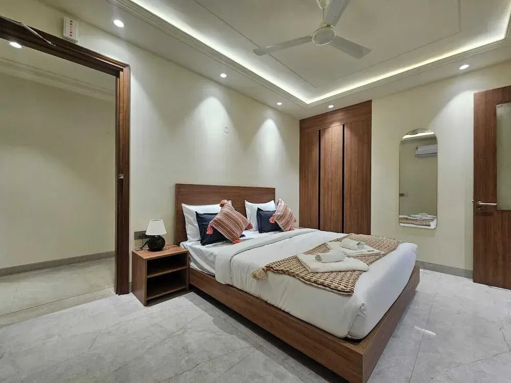 Dwellr Luxury Stays