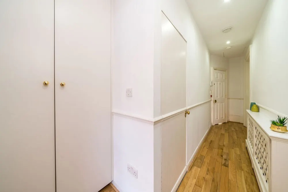 NEW 1 Bedroom Earls Court Flat Centre of London