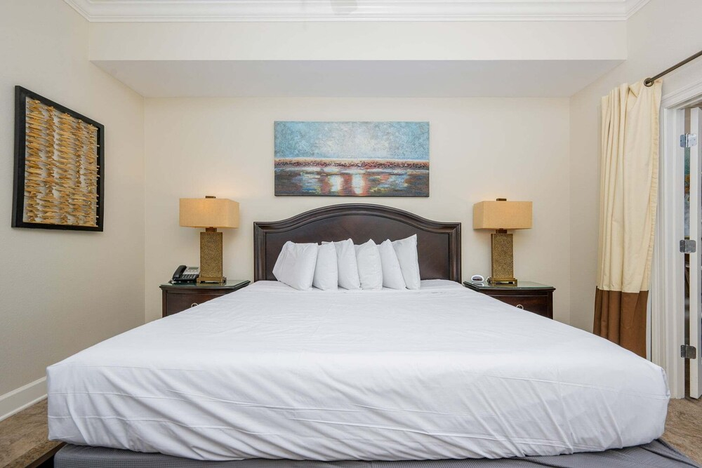 The Oasis 1607 Formerly Phoenix West Ii 1607 3 Bedroom Condo