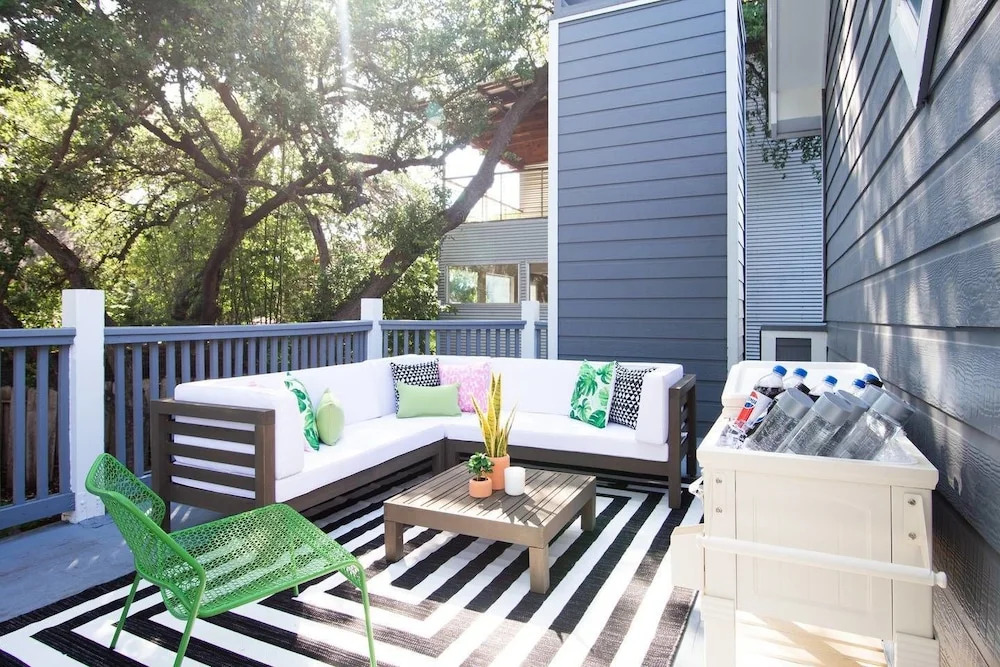 Massive 14 Bed/3.5ba Downtown Home by Domio