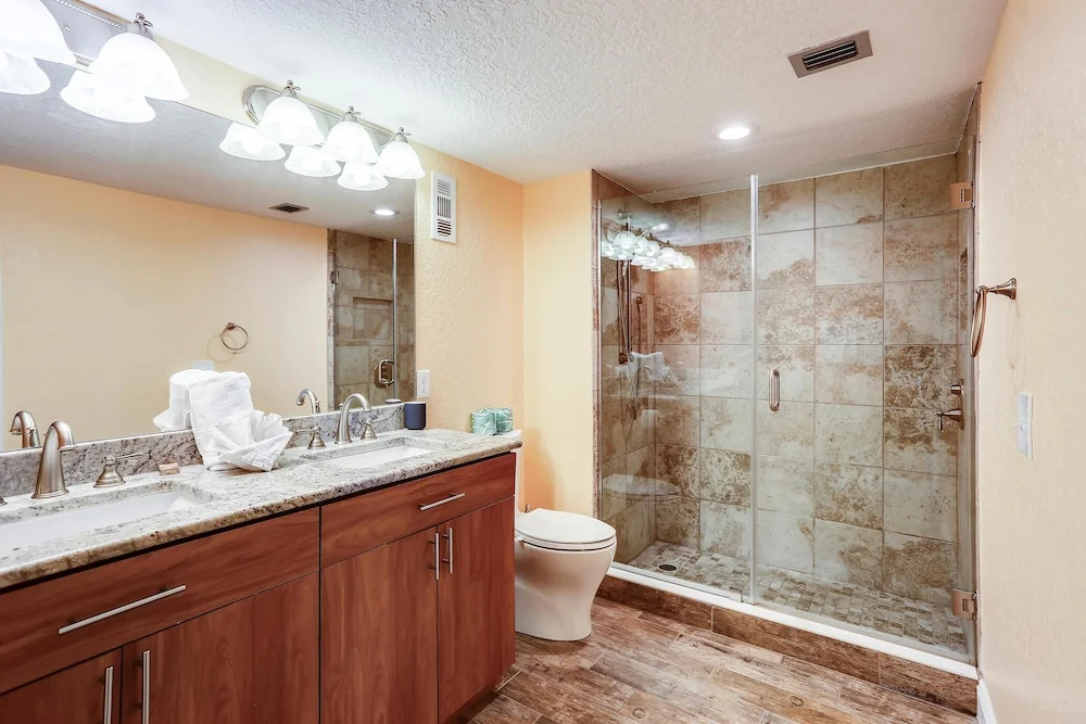 Land's End 303 Building 6 Updated / Beachfront Condo!