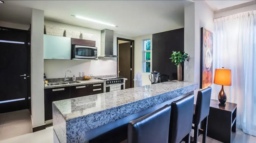 Oasis 12-Boutique 1 Bedroom in the heart of Playa del Carmen