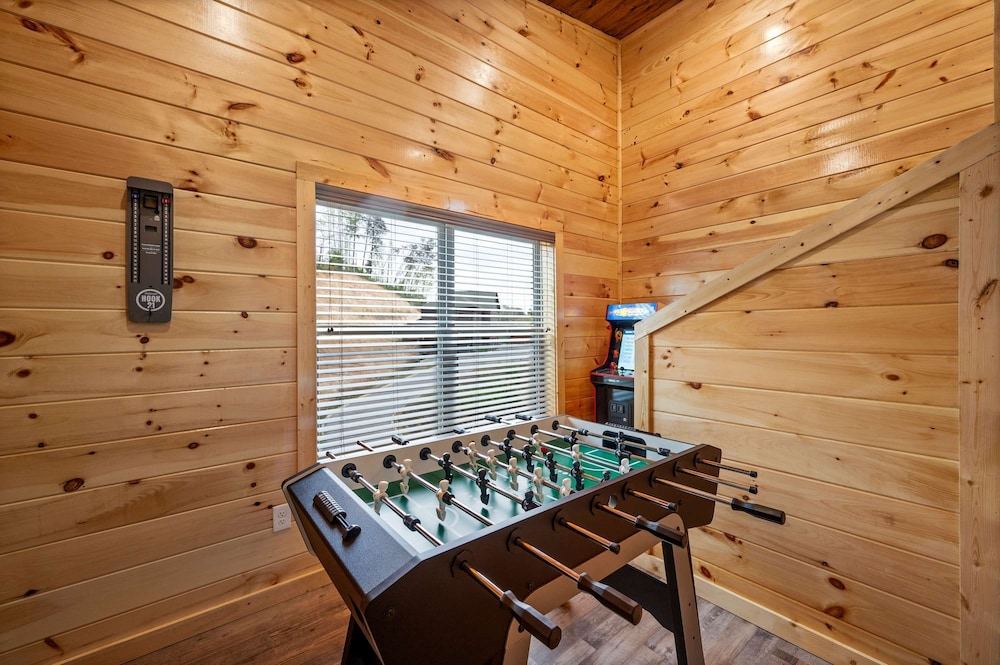 Charming New 5BR 4BA Cabin Near Dollywood