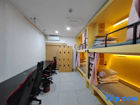 STAR HOTEL (Shanghai Hongqiao Weining Road Subway Station)