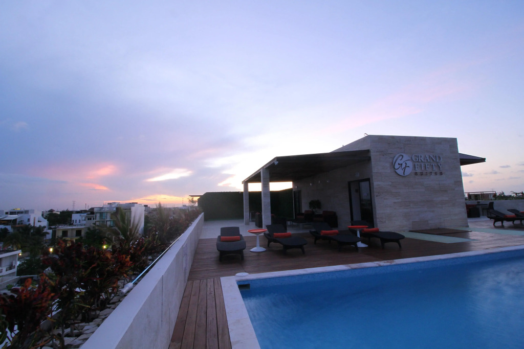 Grand Fifty Suites