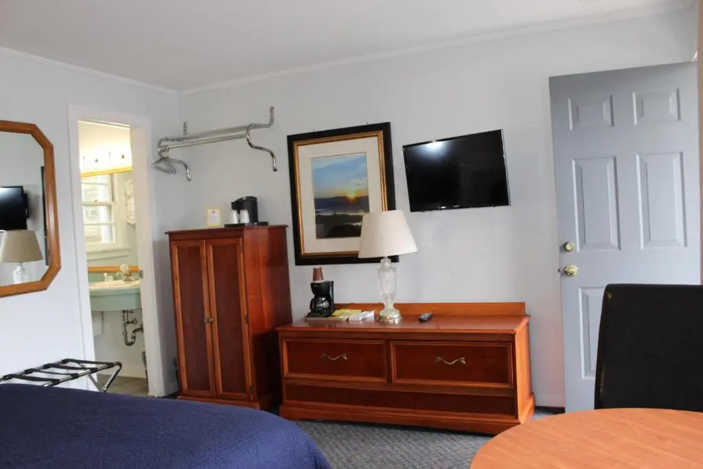 Admiral Motel