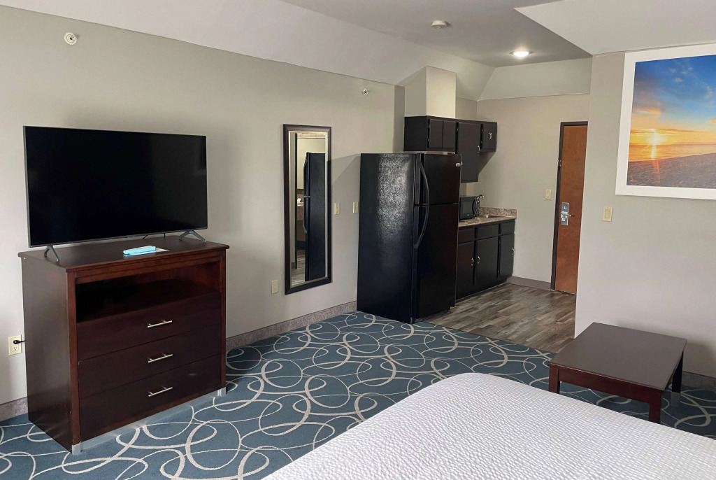 Days Inn & Suites by Wyndham Cleburne TX