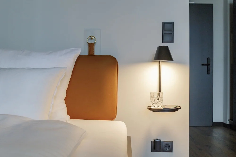 Black F House - Serviced Apartments