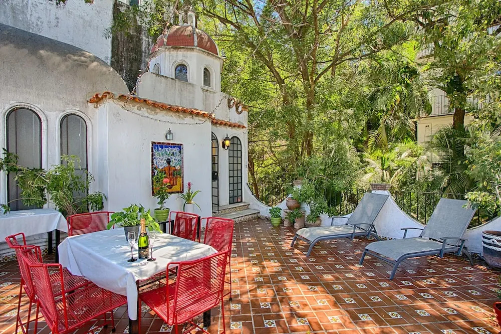 Casa Loma Old Town 3 BR by Casago