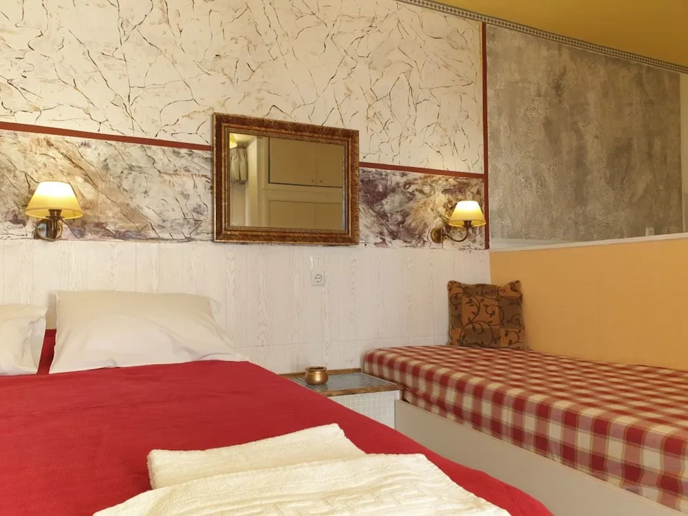 Art Deco Apartment and Studio With See View for 7 People