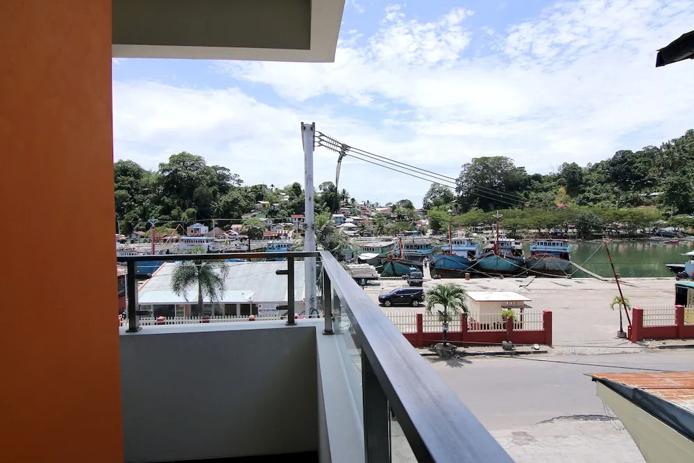 Oyo 592 Budget Hotel by the Harbour