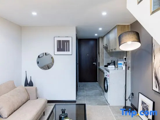 Yunyou High-End LOFT Cinema Hotel Apartment (Jiu Yan Qiao Branch)