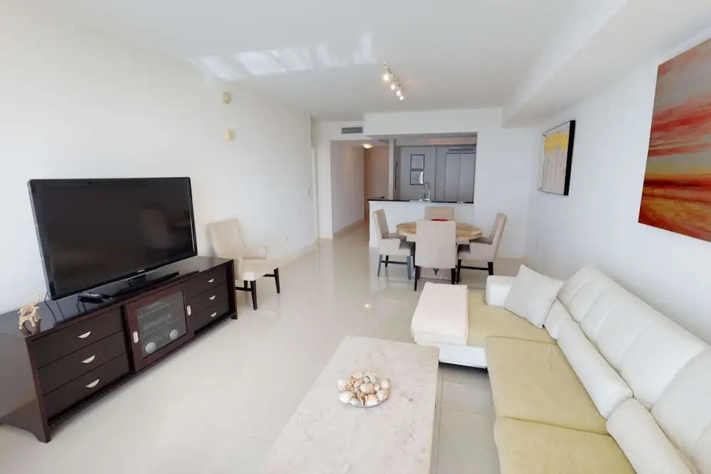 3000 Oasis Grand Blvd #803