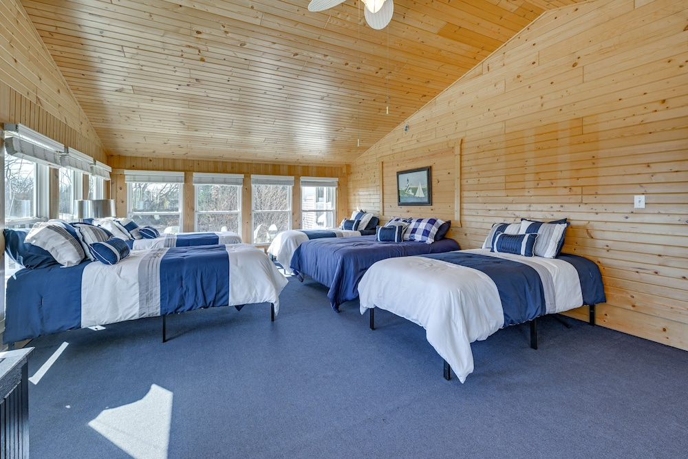Large Home w/ Indoor Basketball Court + Game Room!