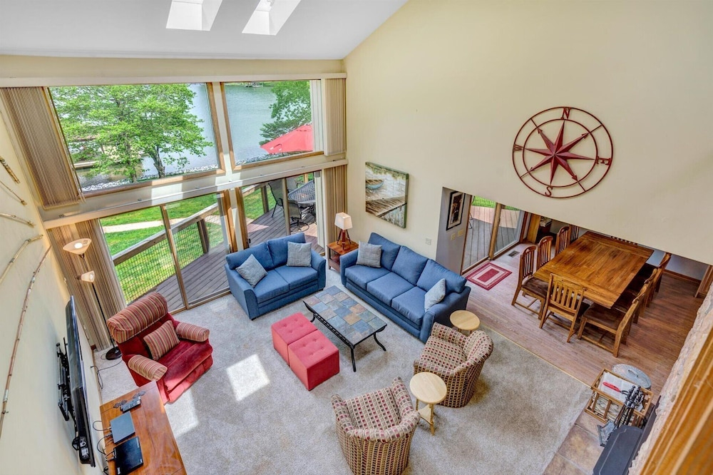 Dancing Water - Sleeps 10, Private Dock, Game Room & Hot Tub