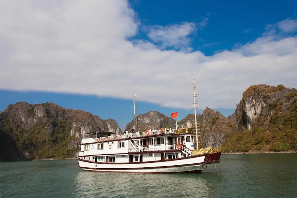 Amanda Cruise Ha Long Bay