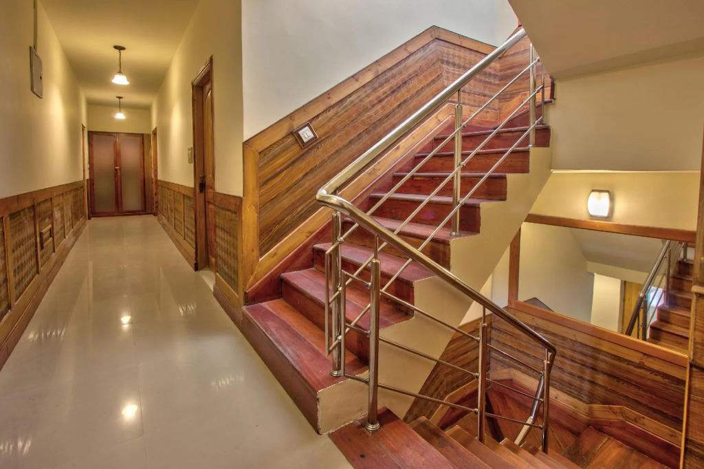 Woodstock Inn Manali 800 Mtrs from Mall Road