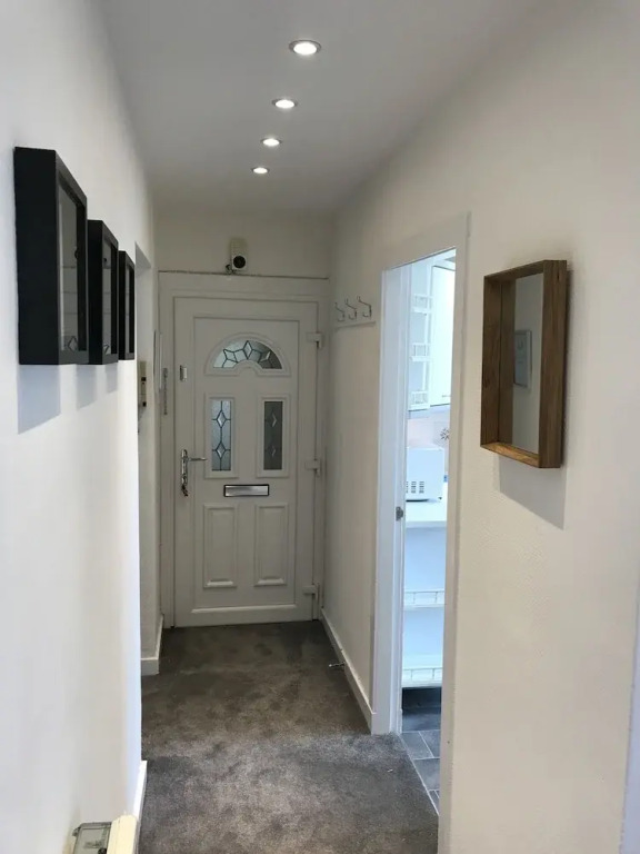2 Chessels Court, Flat 3