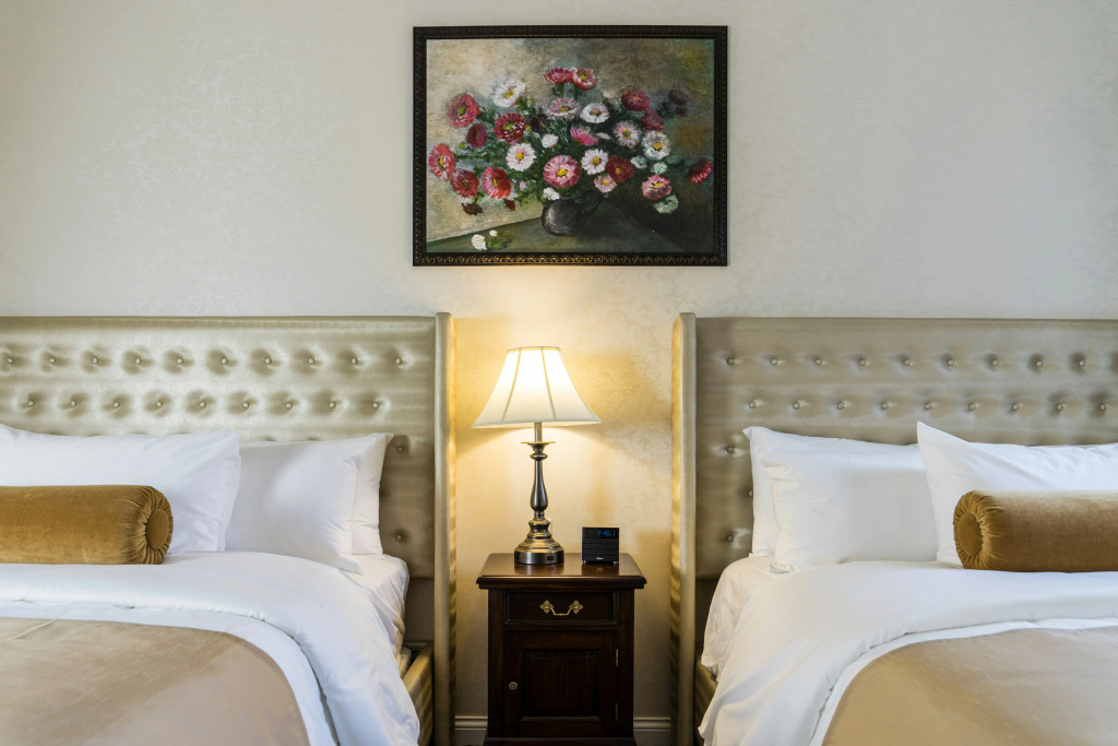 The Mount Vernon Grand Hotel