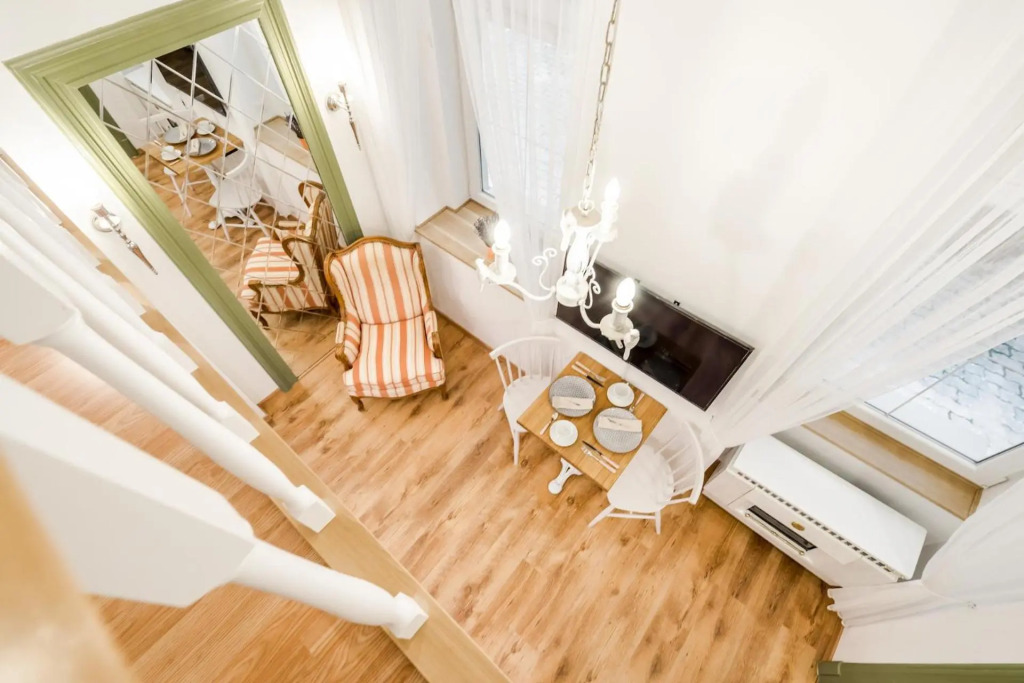 Provence Home - CityCenter, TV, Washer, Coffee-Tea