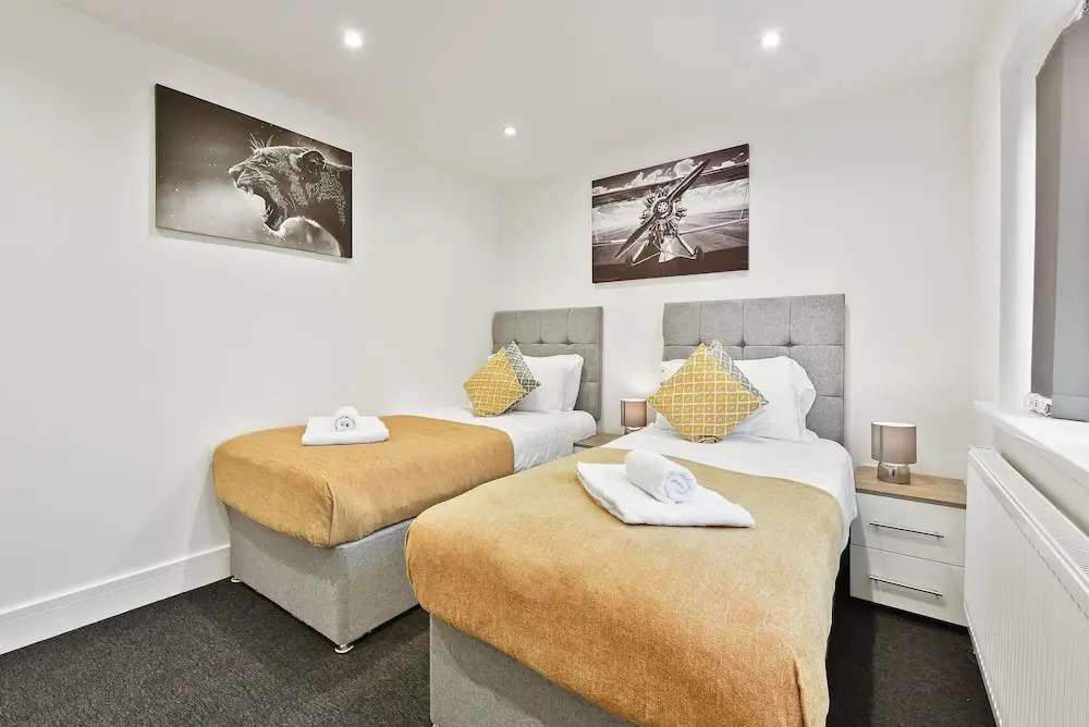 Rochfords Serviced House with 5 Bedrooms