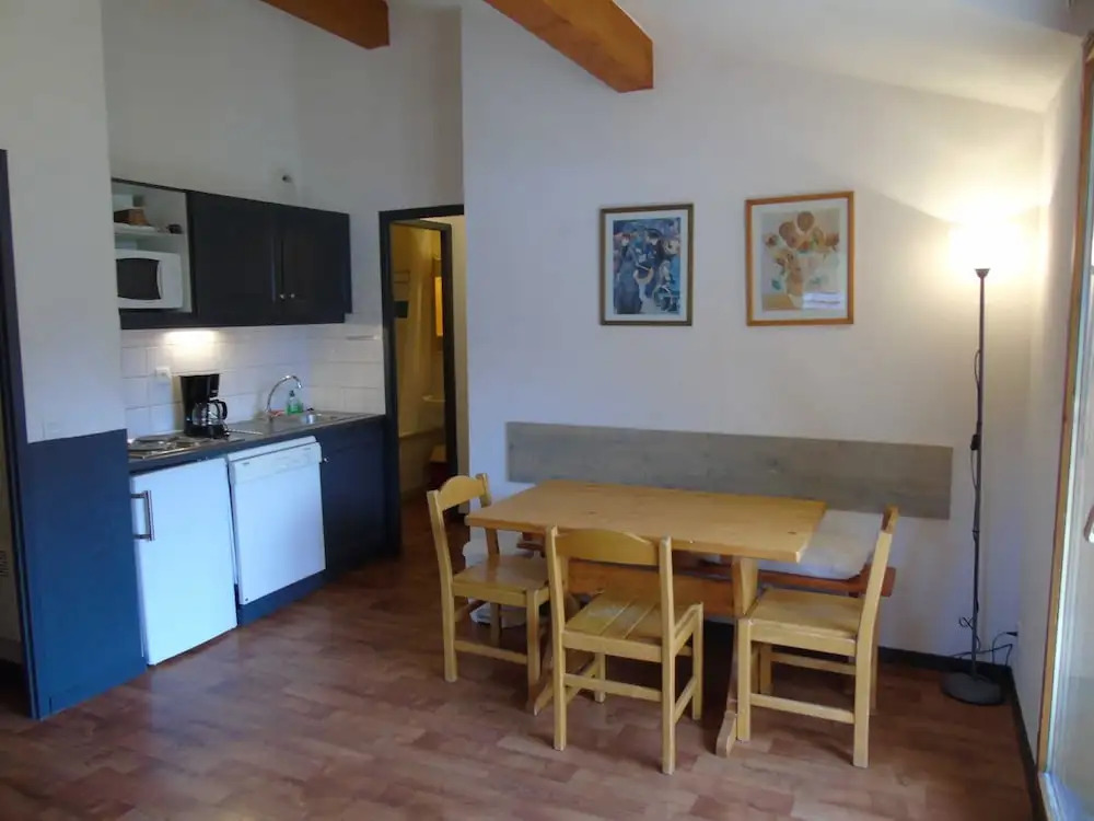 Lou Services Apartment CB40 LSI 001