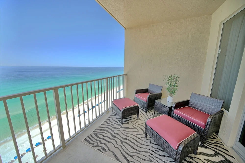 Stylish Oceanfront Condo with Beach and Picnic Area Access - Unit 1706 by RedAwning