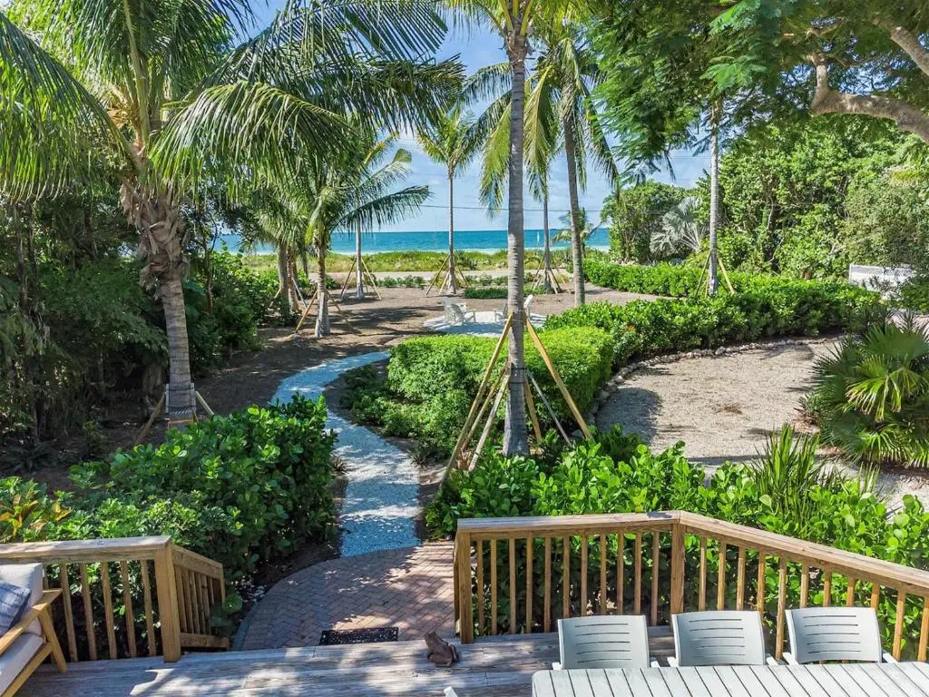 Captiva Charm