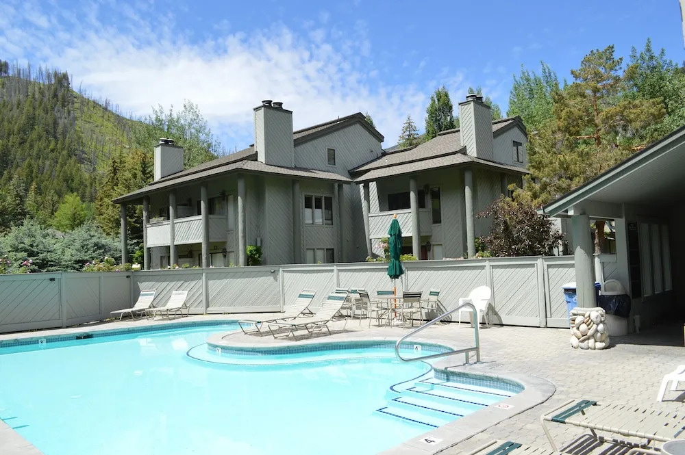 Greyhawk 10 - 2 Br Condo
