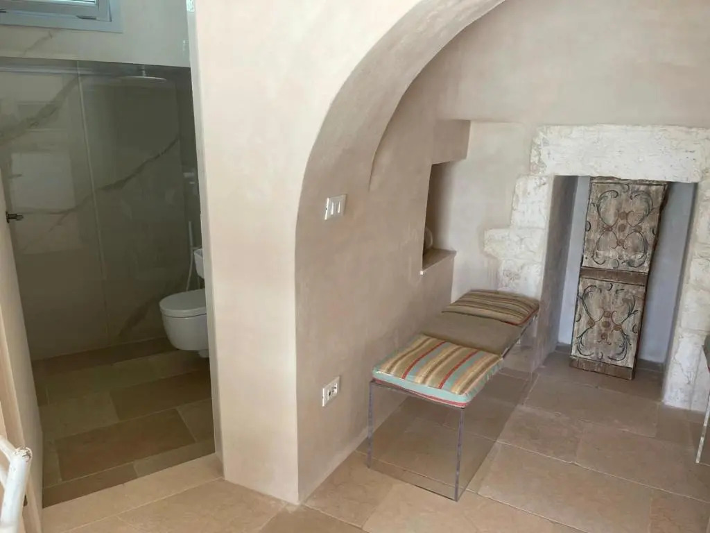 OSTUNI MIRROR trullo and mirror house