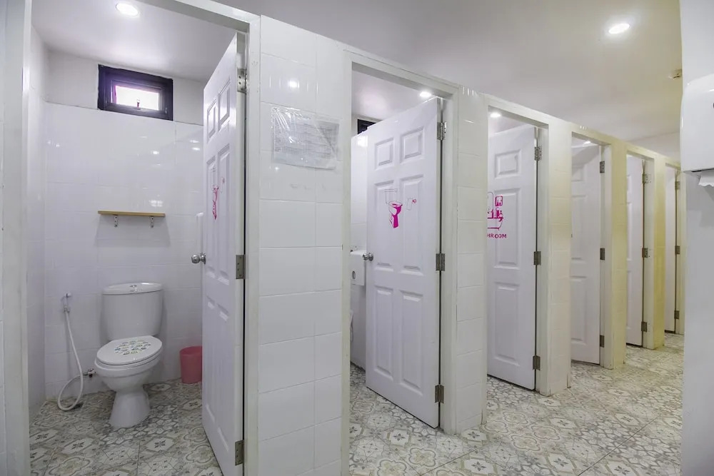 OYO 705 Hostel@seatzstation