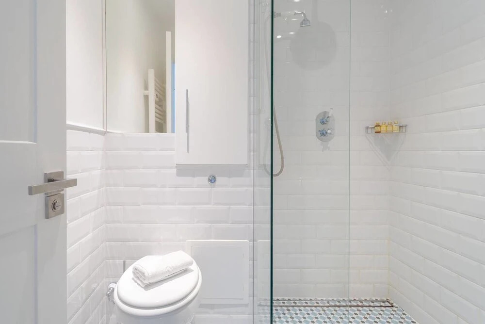 Fantastic 1BR Home - 1 Stop To Canary Wharf!