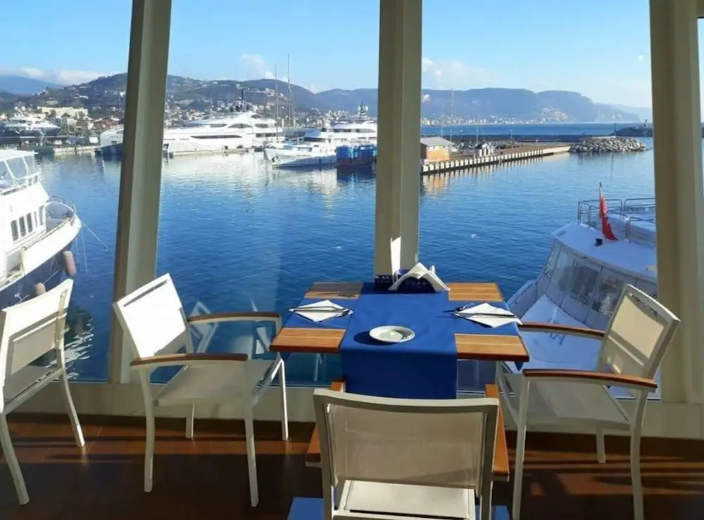 Yacht Club Marina di Loano | UNA Esperienze