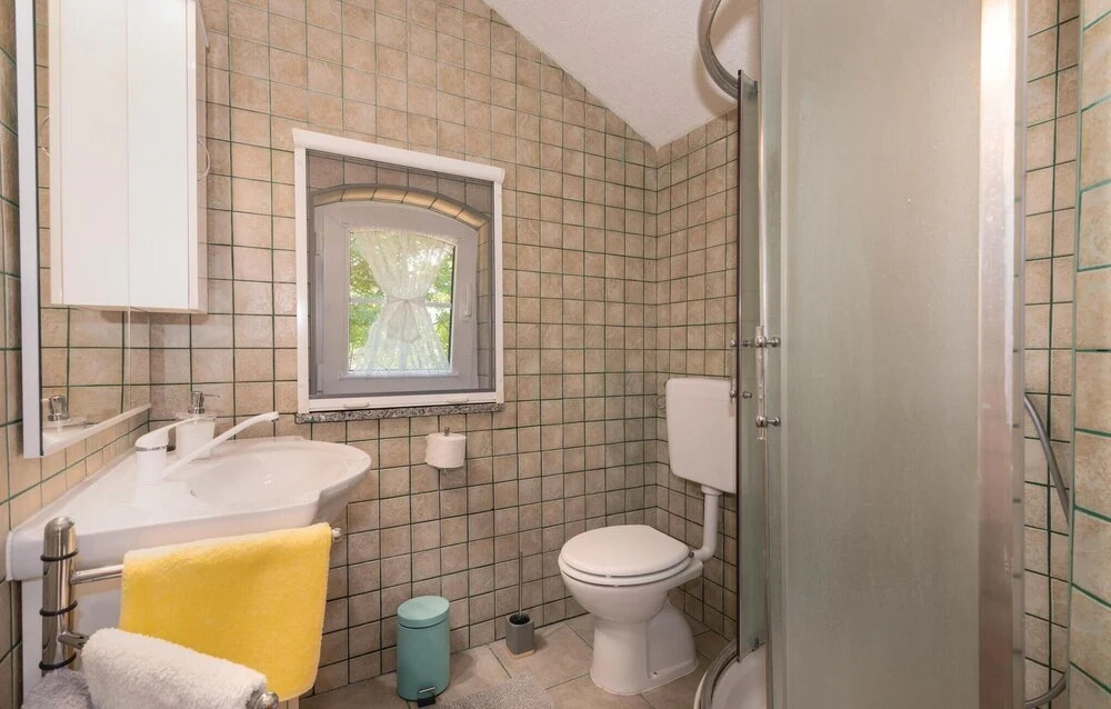 Stunning Home in Ostrobradic With Wifi and 2 Bedrooms