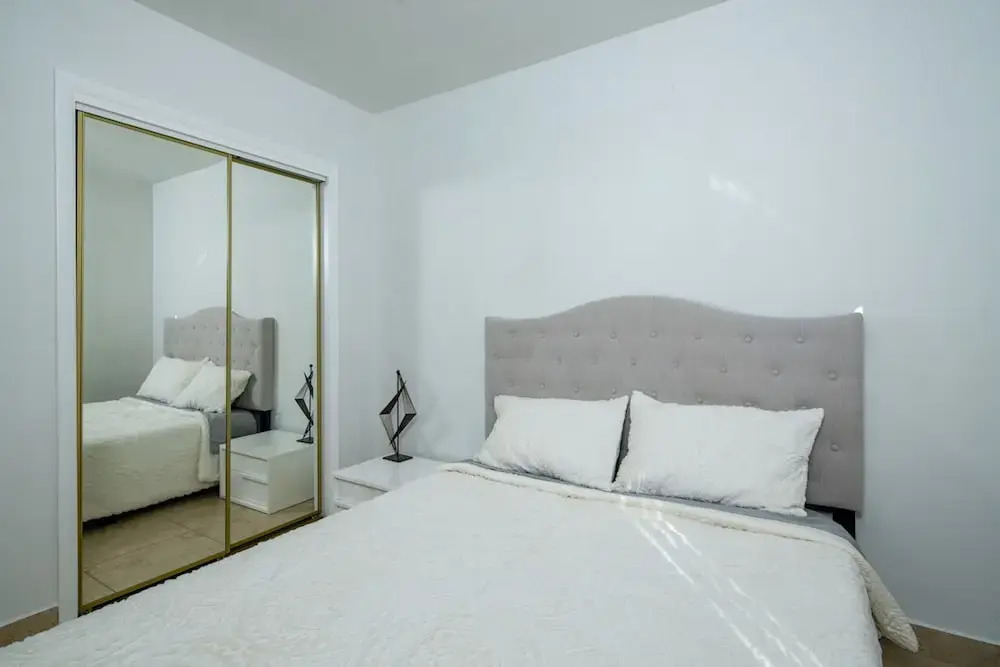 Abundant 3BD Home King Bed Free Parking Wi-fi