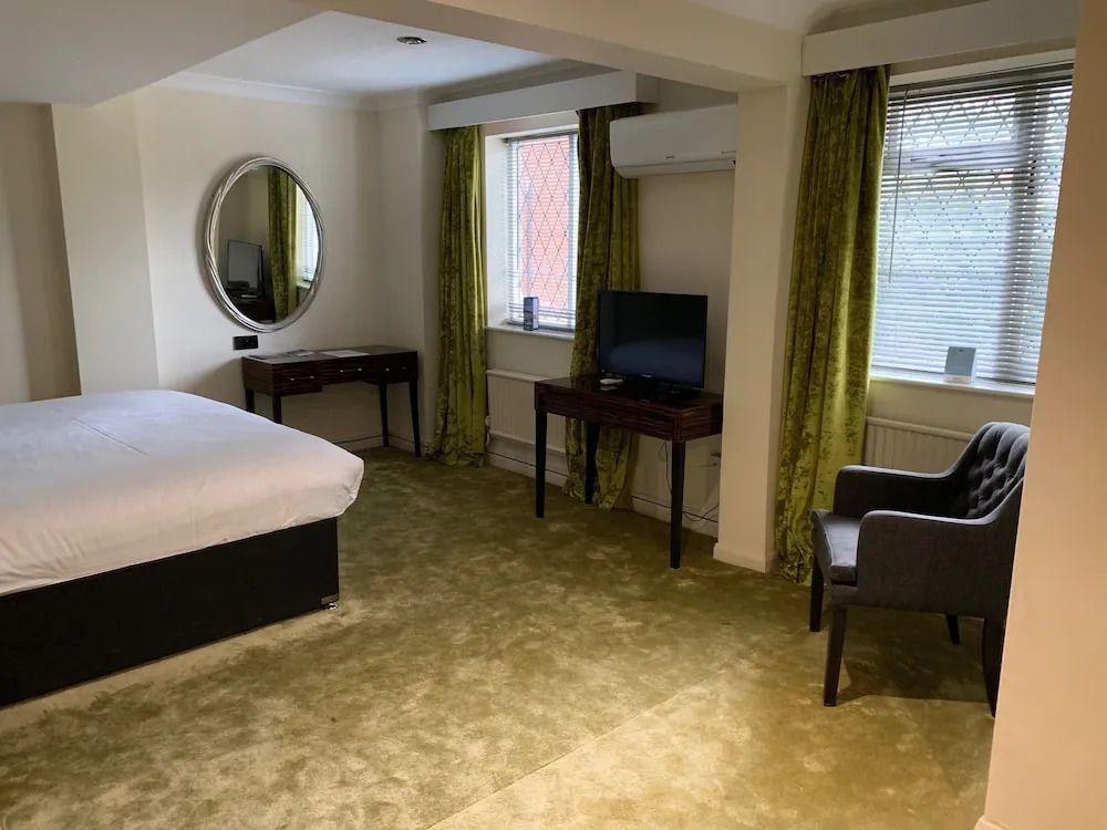 Barons Court Hotel Walsall