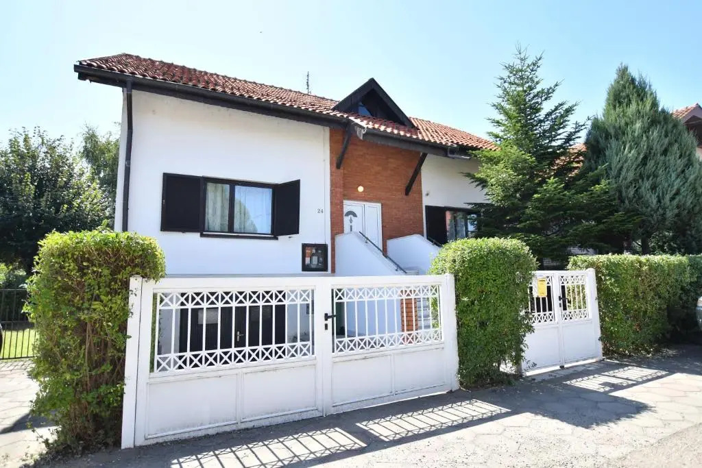 Villa Mina Kladovo, 5-Bedroom Villa with Pool for up to 12 People