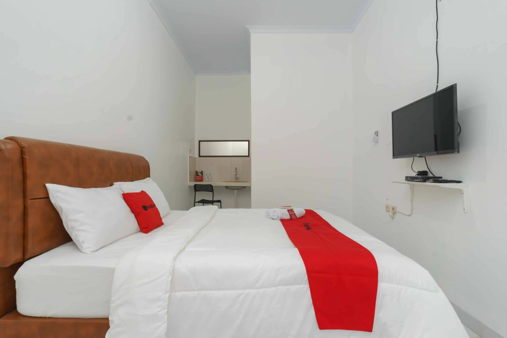 RedDoorz Syariah near Exit Toll Jatiwarna 2