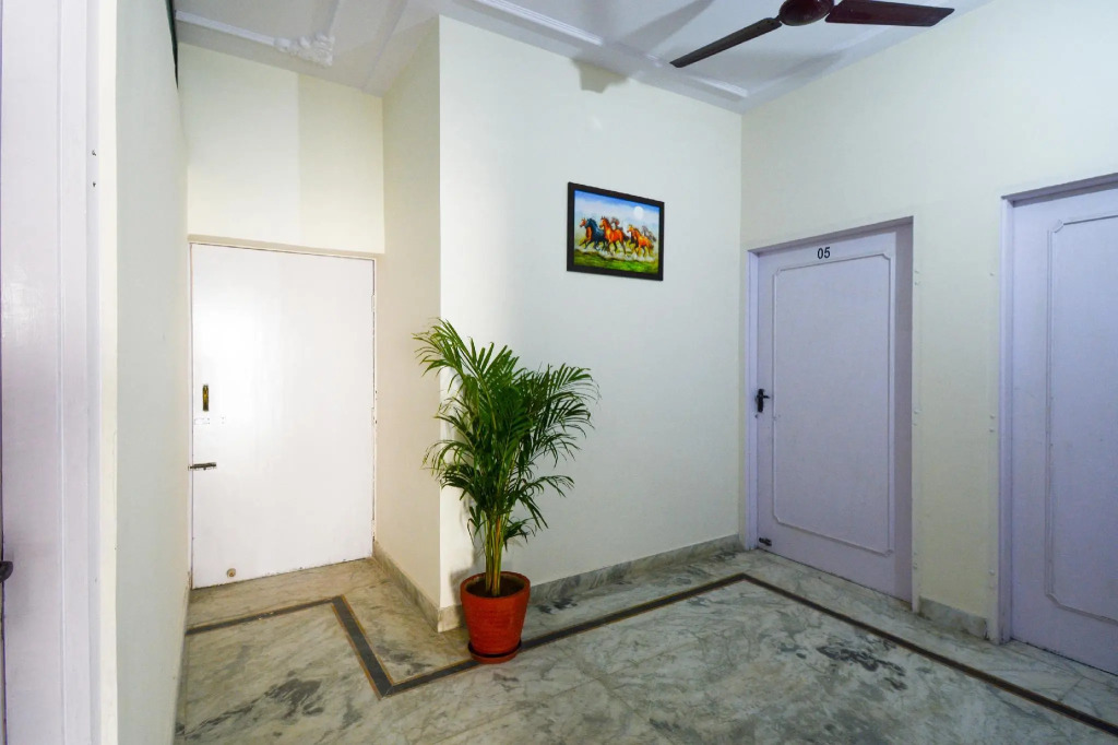 OYO 77276 Pink City